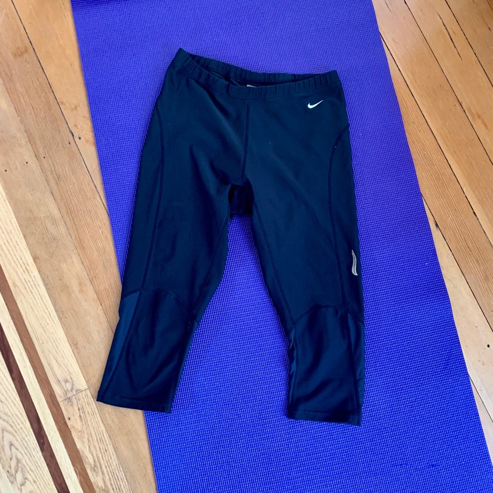 Nike workout capris - black size medium (8-10)